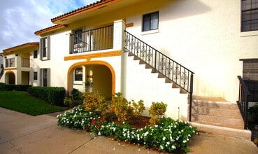 2900 Olivewood Terrace in Boca Raton, FL - Building Photo - Building Photo