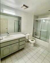 2618 N Vermont Ave, Unit Private Residence in Los Angeles, CA - Foto de edificio - Building Photo