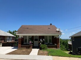 708 Swifts Hwy in Jefferson City, MO - Building Photo