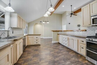 441 Leaning Oak Trail in Dripping Springs, TX - Building Photo - Building Photo