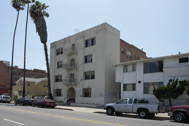 147 S Normandie Ave in Los Angeles, CA - Building Photo - Building Photo