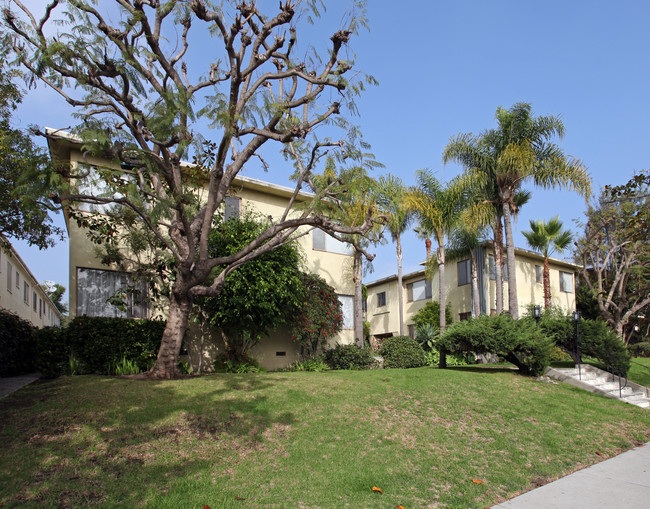 421 San Vicente Apartments