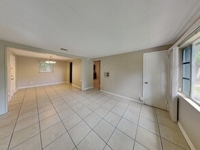 6150 George Wood Ln W in Jacksonville, FL - Foto de edificio - Building Photo