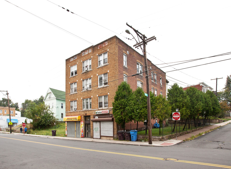 168 North St in New Britain, CT - Building Photo