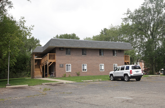 Baraga Manor in Otsego, MI - Foto de edificio - Building Photo