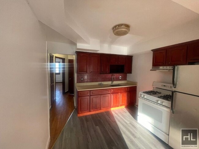 467 Pine St in Brooklyn, NY - Building Photo - Building Photo