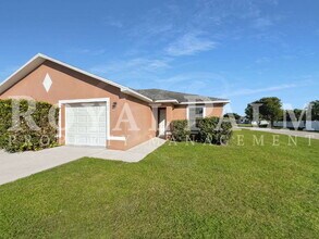 111 SE 2nd Ave in Cape Coral, FL - Building Photo - Building Photo