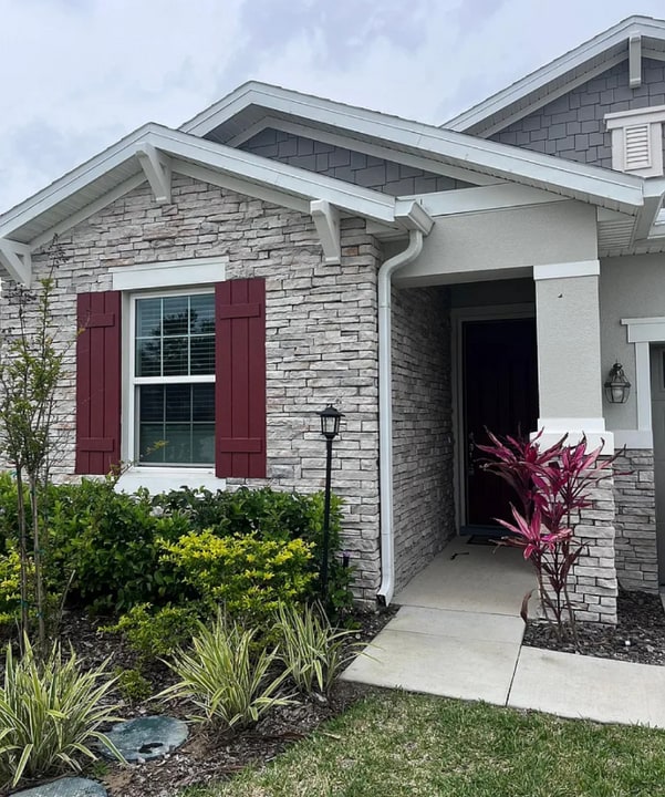 10208 Spring Lake Dr in Clermont, FL - Foto de edificio