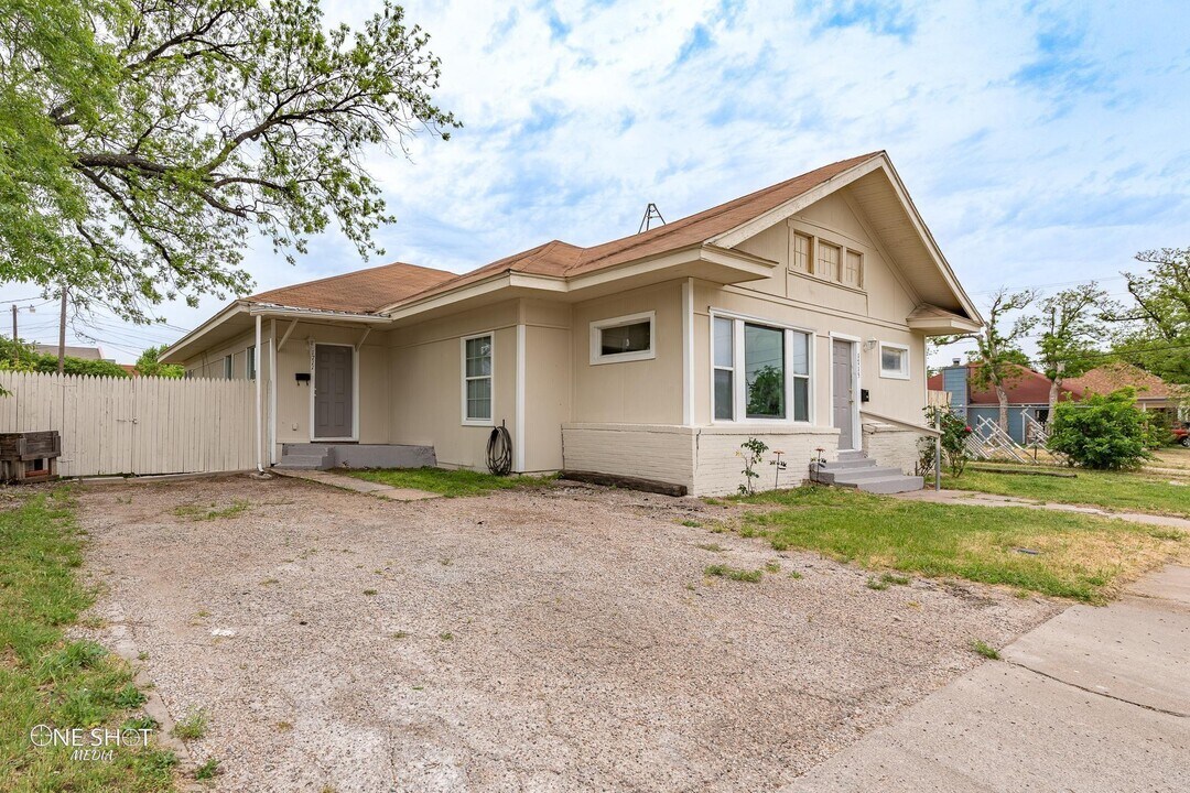 1711 N 3rd St in Abilene, TX - Foto de edificio