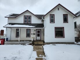 419 Olmstead St, Unit 2 in Winona, MN - Building Photo