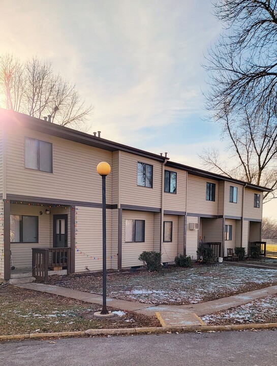 Blue Ridge Apartments & Townhomes in Blue Earth, MN - Building Photo