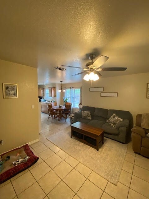 148 Sendero Dr in Huntsville, TX - Foto de edificio - Building Photo