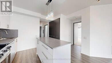 21A-3721 Carlton St. in Toronto, ON - Building Photo - Building Photo