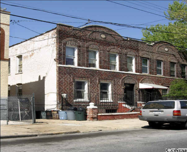 881 Belmont Ave in Brooklyn, NY - Foto de edificio