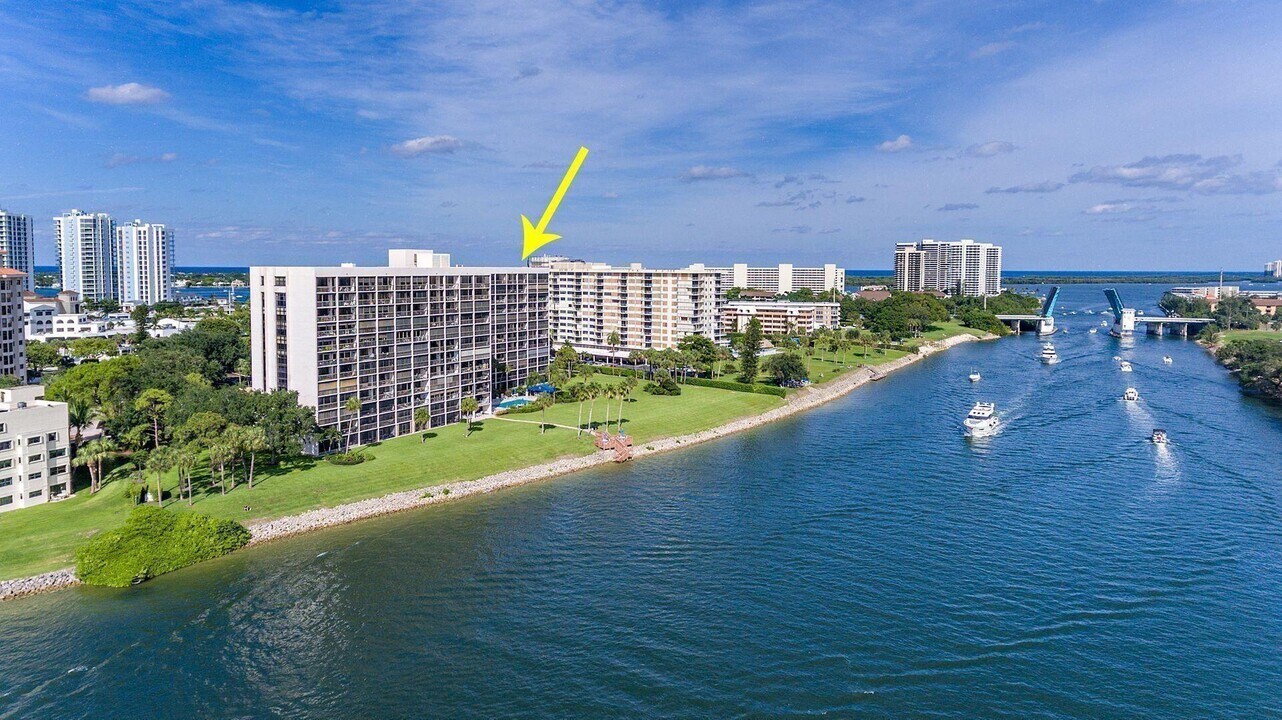 356 Golfview Rd in North Palm Beach, FL - Building Photo