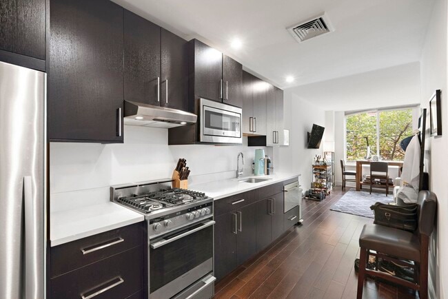 property at 1100 Maxwell Ln