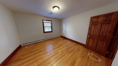 36 Speridakis Ter, Unit 1 in Cambridge, MA - Foto de edificio - Building Photo