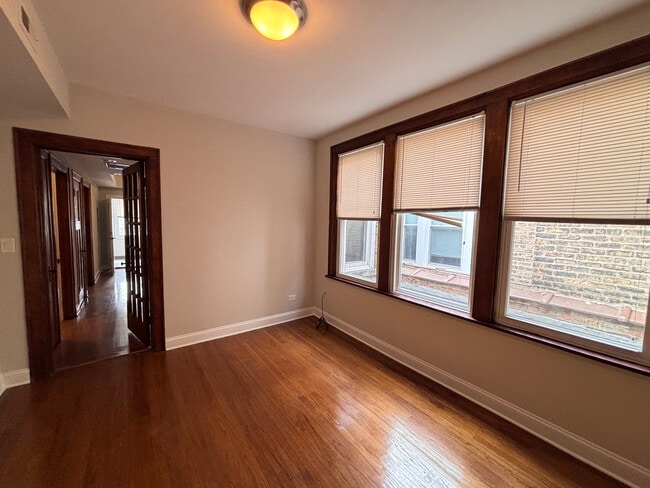 3050 N Milwaukee Ave, Unit 01