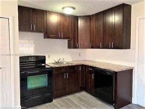 425 Las Palmas Cir in Avon Park, FL - Building Photo - Building Photo