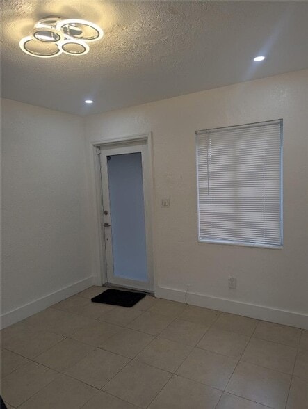 2209 NW 6th St in Fort Lauderdale, FL - Building Photo - Building Photo