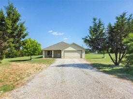120 Lost Oaks Ct in Liberty Hill, TX - Building Photo