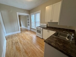 2943 N Bartlett Ave, Unit #3 in Milwaukee, WI - Foto de edificio - Building Photo