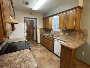 717 NW 67th St in Lawton, OK - Building Photo - Building Photo