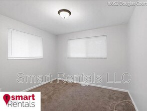 10052 Douglas Ct in St. Ann, MO - Building Photo - Building Photo