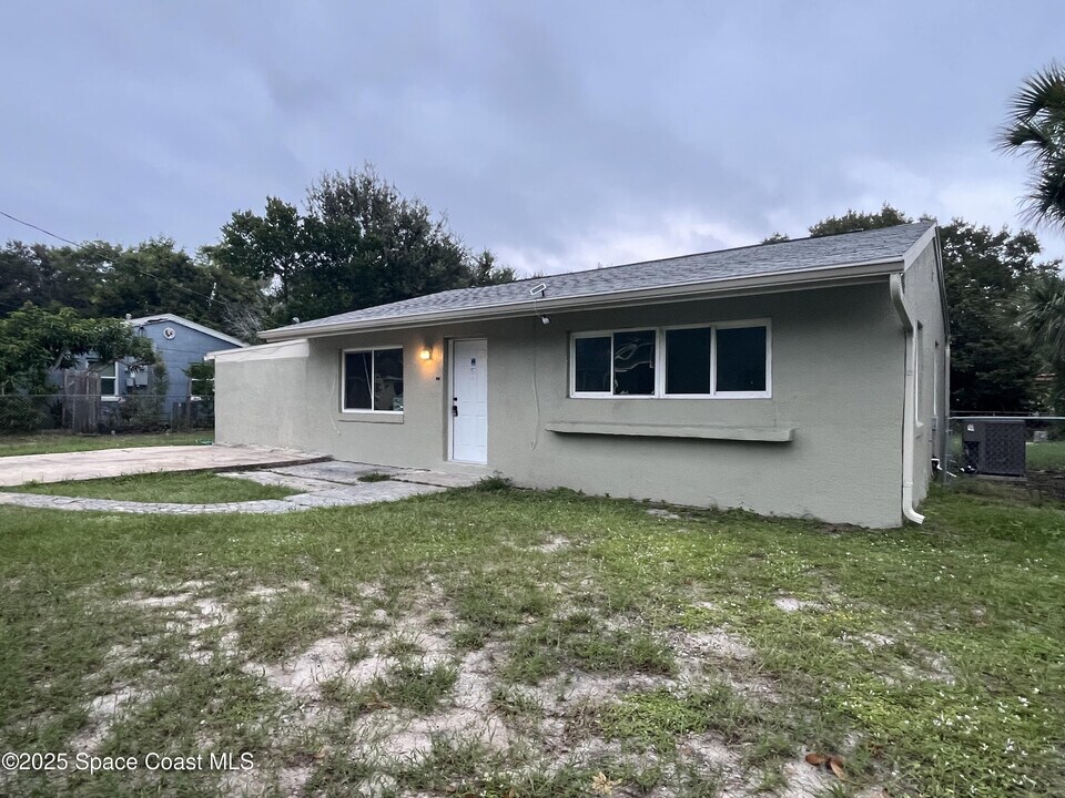 150 Roosevelt St in Titusville, FL - Building Photo