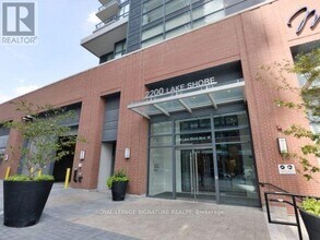 2200 Lake Shore Blvd W in Toronto, ON - Building Photo - Building Photo