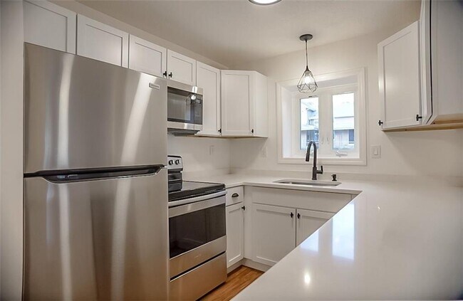 728 Beverage Hill Ave, Unit 11 in Pawtucket, RI - Building Photo - Building Photo