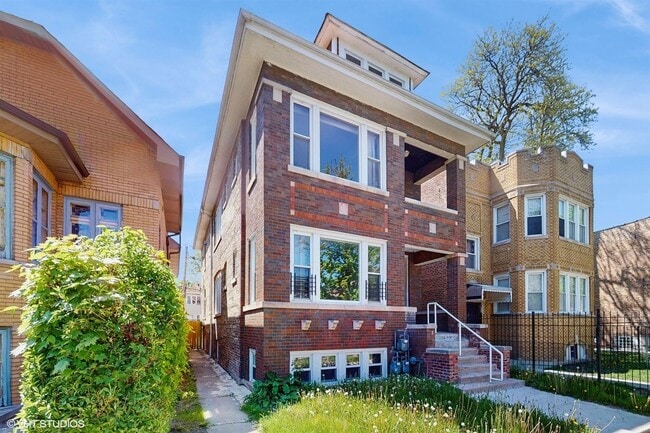 property at 6632 S Maplewood Ave