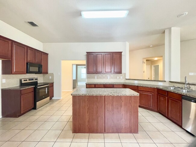 8441 Little Fawn Ln in Dallas, TX - Building Photo - Building Photo