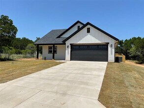 2614 Austin Dr in Granbury, TX - Building Photo - Building Photo
