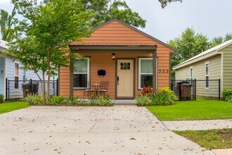 323 N Reus St in Pensacola, FL - Foto de edificio - Building Photo