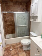 166 Old Brookfield Rd in Danbury, CT - Foto de edificio - Building Photo