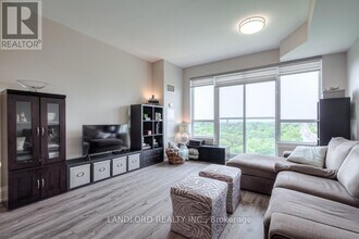 3865 Lake Shore Blvd W in Toronto, ON - Building Photo - Building Photo