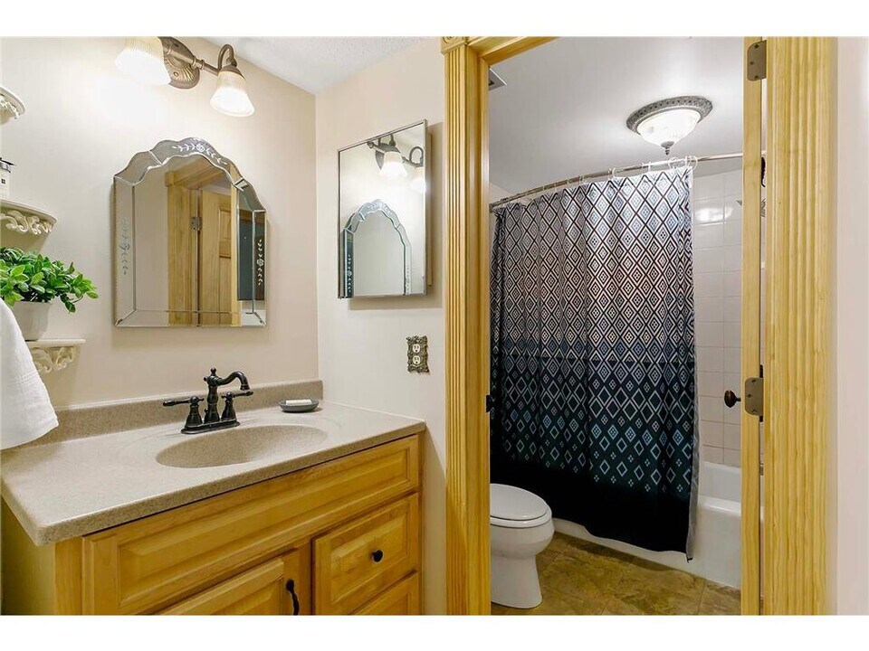 4560 Cedar Lake Rd S, Unit 3 in St. Louis Park, MN - Building Photo