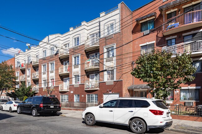 3727 107th St in Corona, NY - Building Photo - Building Photo