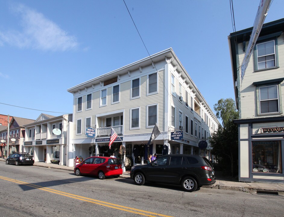 37-39 W Main St in Mystic, CT - Building Photo