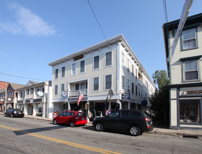 37-39 W Main St