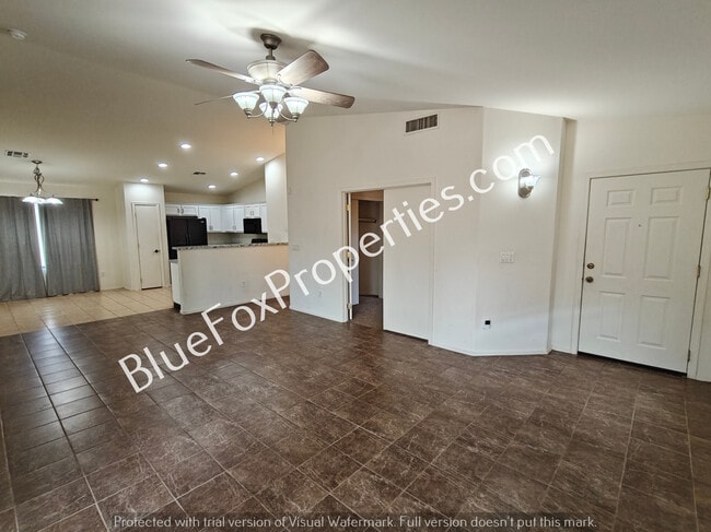 8397 W Benidorm Loop in Tucson, AZ - Building Photo - Building Photo