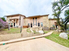 800-C Grassy Knl in Horseshoe Bay, TX - Building Photo