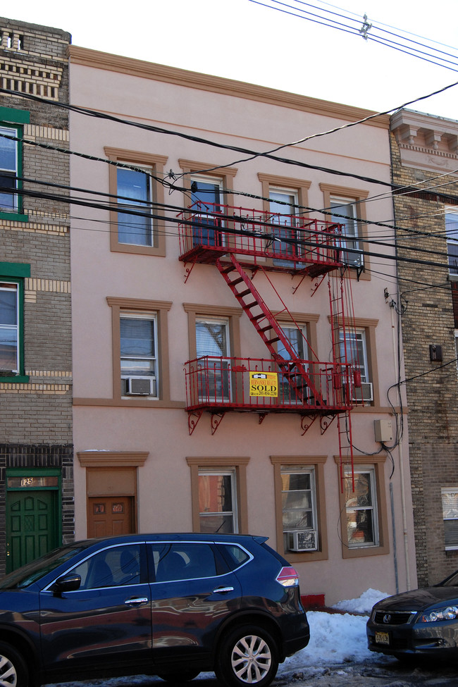 127 63rd St in West New York, NJ - Building Photo - Building Photo