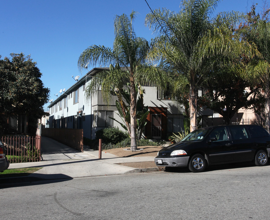 1227 N New Hampshire Ave in Los Angeles, CA - Building Photo