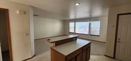 1326 S Skyline Dr in Moses Lake, WA - Foto de edificio - Building Photo