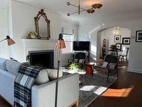 4479 N Woodburn St, Unit Woodburn Upper Duplex in Shorewood, WI - Building Photo - Building Photo