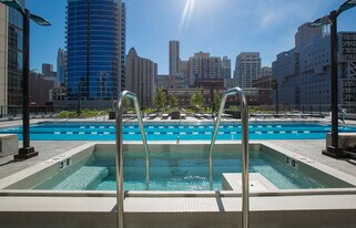 702 N Wells St, Unit 1505 in Chicago, IL - Building Photo