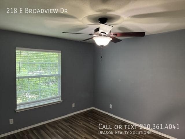 218 E Broadview Dr in San Antonio, TX - Building Photo - Building Photo