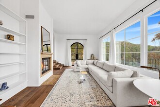 2382 Live Oak Meadows Rd in Malibu, CA - Building Photo - Building Photo